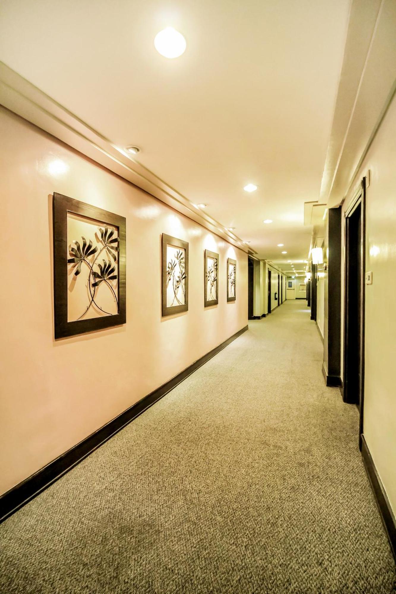 Makati Palace Hotel Makati City Exterior foto